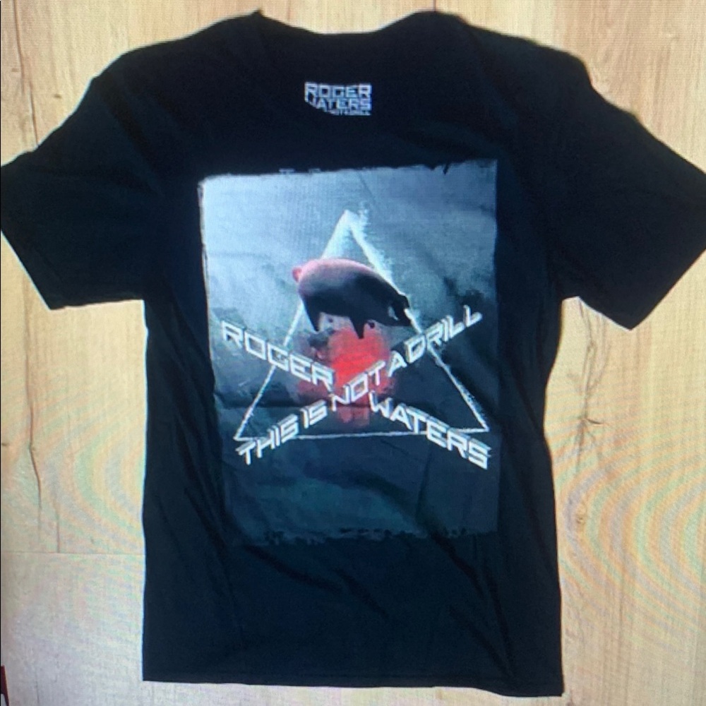 Black Graphic Tee - Short Sleeve
